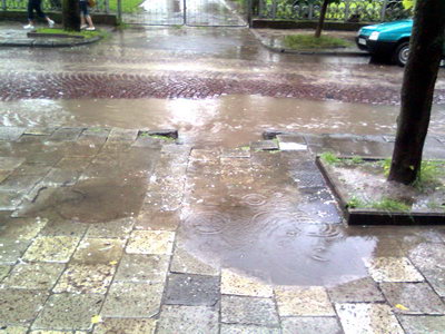 Вода на вулицях після буревію