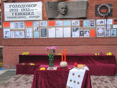 Вшанування пам'яті жертв голодомору студентами Львівської комерційної академії