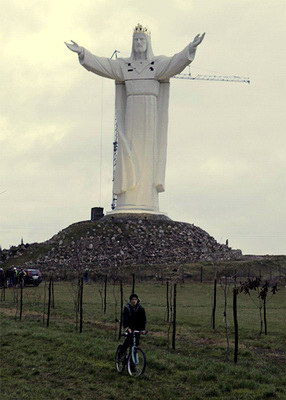 Статуя Христа у Польщі