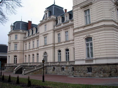 Палац Потоцьких: вигляд з заднього двору