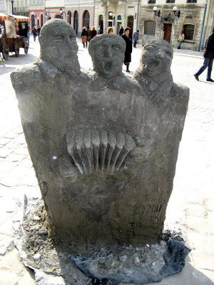 Скульптура батярам у Львові