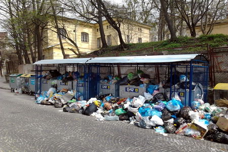 чому Львів у смітті?