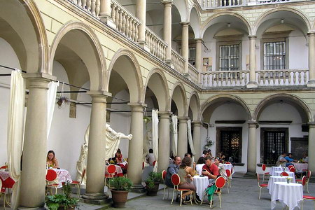 Італійський дворик