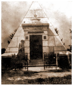 Піраміда Закревських, фото 1915 року