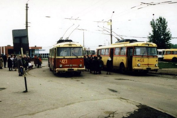 Кінцева тролейбусів на станції «Сихів»