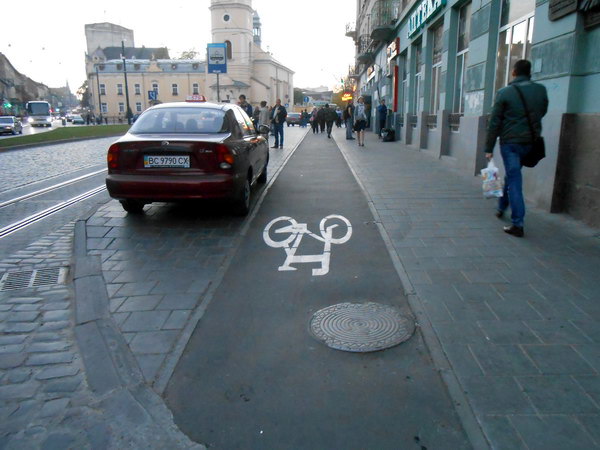 Велосипедна доріжка на вулиці Городоцькій