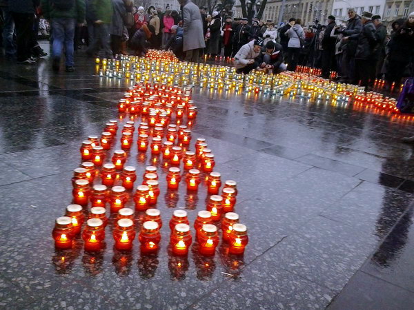 Запалення свічок у Львові
