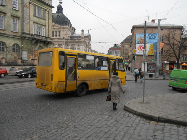 Як безкоштовно проїхати у громадському транспорті Львова?