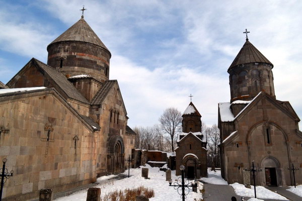 Монастир Кечаріс у місті Цахкадзор