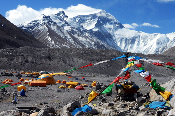 Базовий табір Евересту - звідси починають свої сходження альпіністи