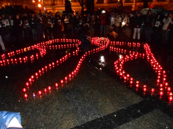 Свічка пам'яті в центрі Львова