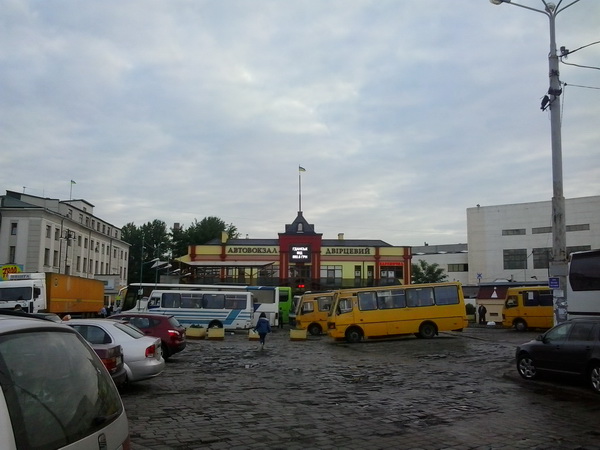 Площа Двірцева