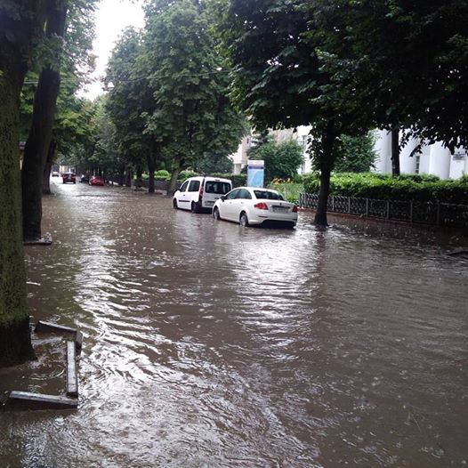 Львів затопило