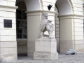 Лев при вході до ратуші