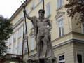 Статуя Нептуна на площі Ринок