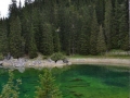 озеро  Lago di Carezza в Альпах