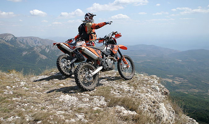 на мотоциклі по горах
