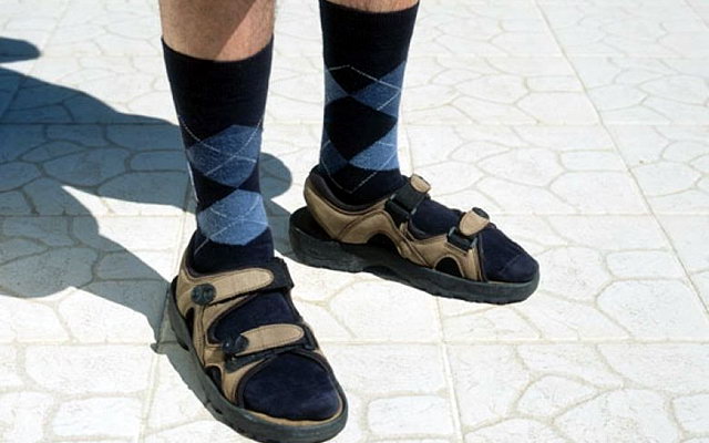 Шкарпетки і сандалі