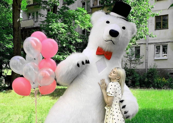 Привітання від білого ведмедика у Львові
