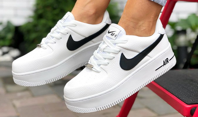 жіночі кросівки Nike