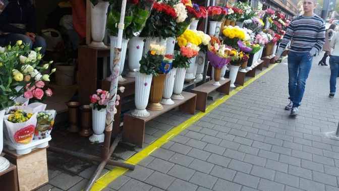 квіти біля Стрийського ринку