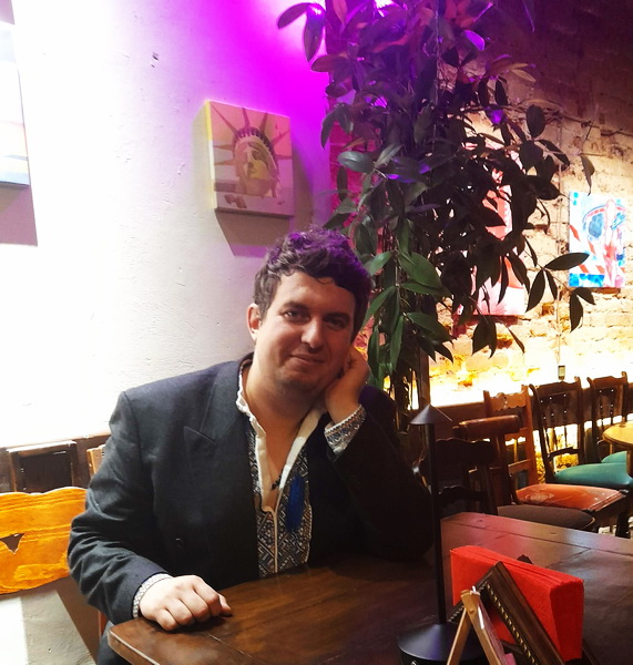 Артем - у кав'ярні Дзига